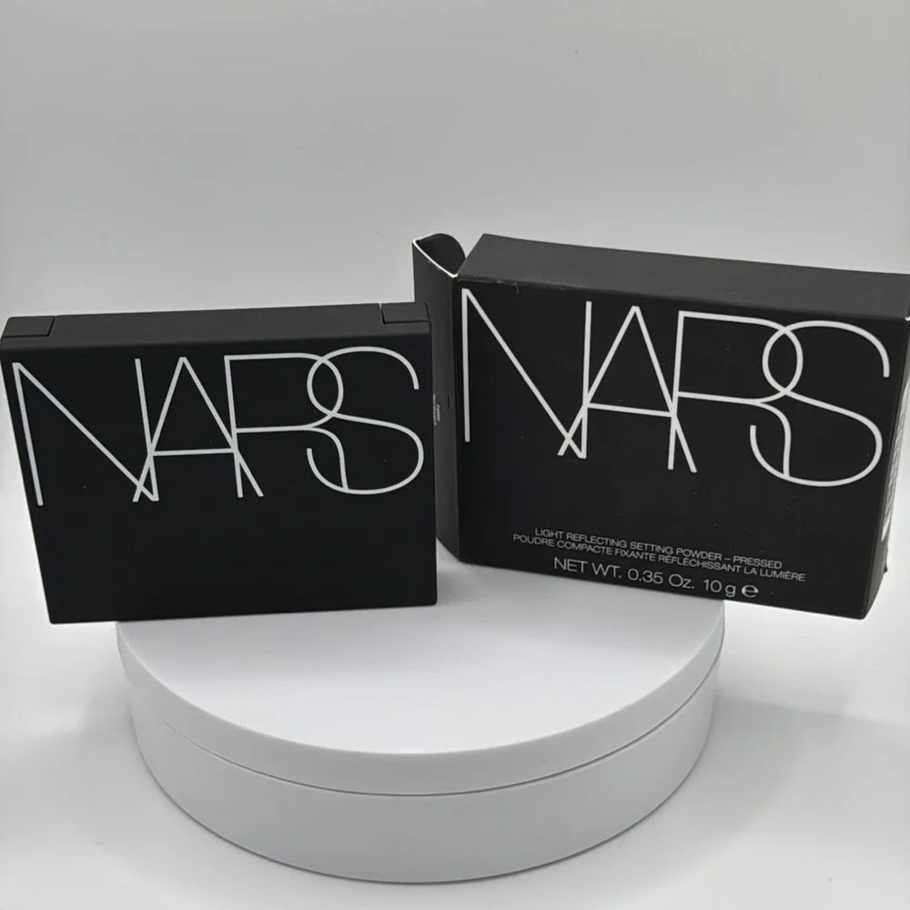NARS Light Reflecting Setting Powder - Picture 4 of 6
